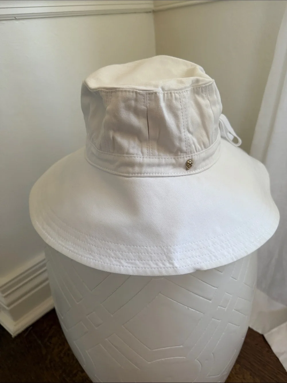 Helen Kaminski White Women's Sun Bucket Hat - Picture 1 of 4